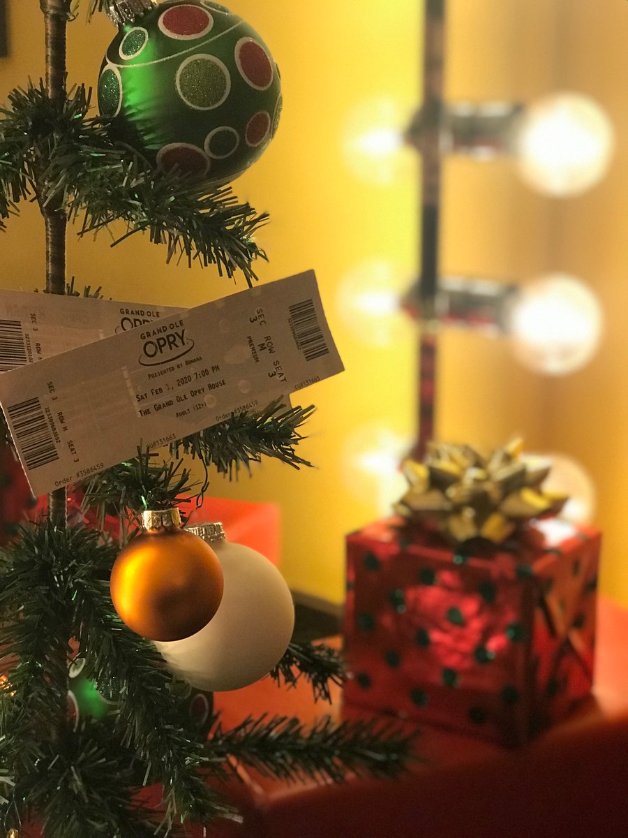 Here comes Santa Claus, here comes Santa Claus .... with a pair of #Opry tickets! Retweet this and tag a friend below for a pair of tickets to any 2020 show! 🎅🏼