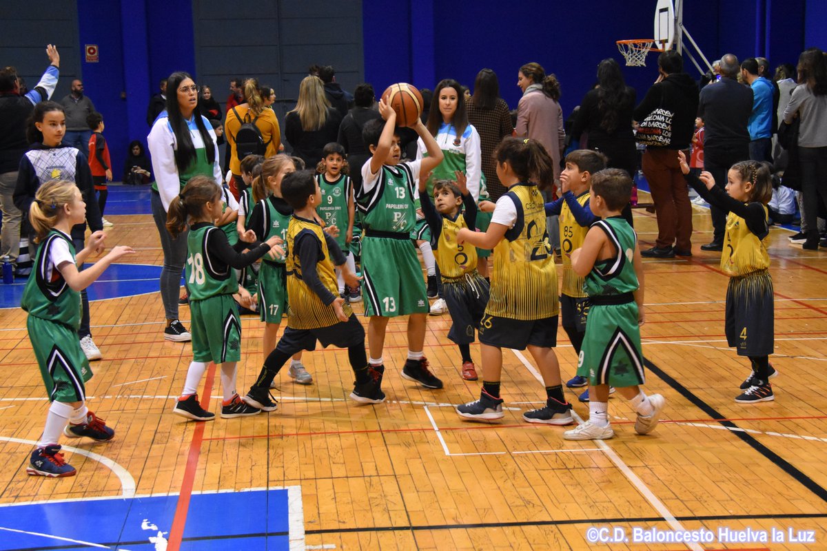 CiudadDeHuelva's tweet photo. El pasado domingo organizamos en el Palacio de Deportes Carolina Marín junto a @fabhuelva la II Fiesta Baby-Preminibasket. Más de 5⃣0⃣0⃣ niños y niñas de 4 a 9 años jugando a baloncesto y compartiendo sus valores.

Aquí van casi 4⃣5⃣0⃣fotos📸 https://t.co/zF6GNgW6qq
#somoscdh https://t.co/2F6vzjRIvO