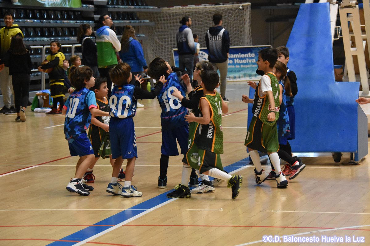 CiudadDeHuelva's tweet photo. El pasado domingo organizamos en el Palacio de Deportes Carolina Marín junto a @fabhuelva la II Fiesta Baby-Preminibasket. Más de 5⃣0⃣0⃣ niños y niñas de 4 a 9 años jugando a baloncesto y compartiendo sus valores.

Aquí van casi 4⃣5⃣0⃣fotos📸 https://t.co/zF6GNgW6qq
#somoscdh https://t.co/2F6vzjRIvO