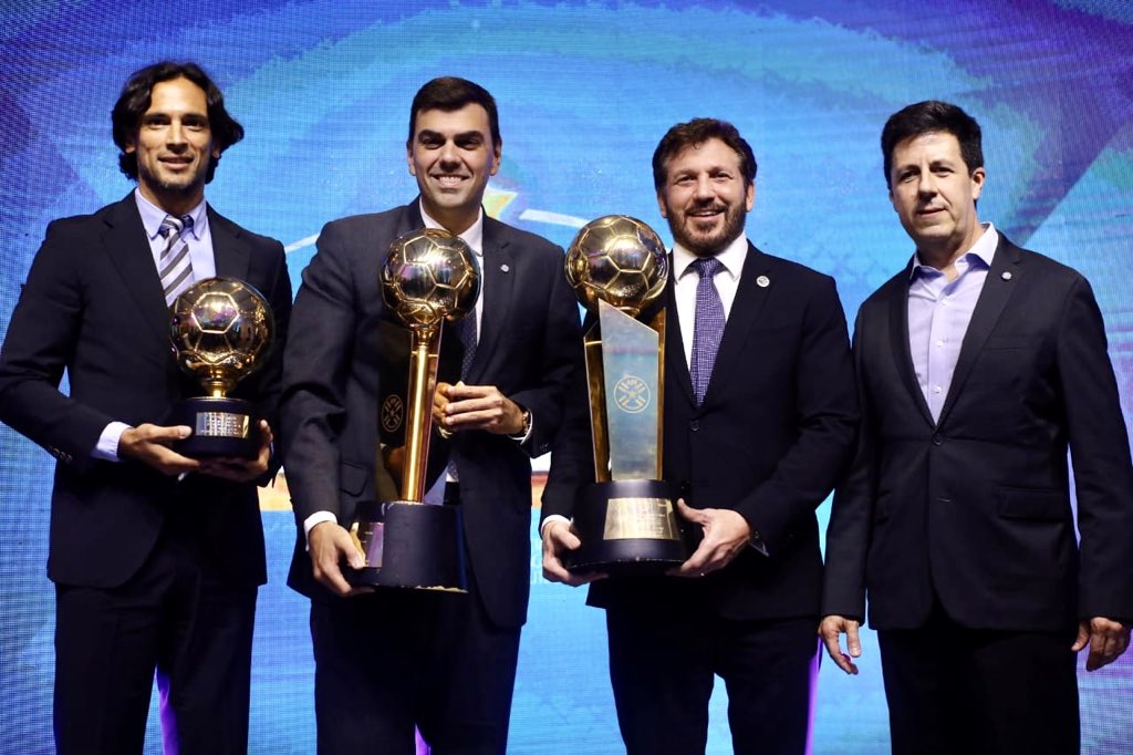 MarcoTrovatoV's tweet photo. Un año más !!! #TetraTerrestres https://t.co/5OkU6FpPAD