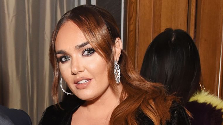 Tamara Ecclestone: Police looking for three men after '£50m worth' of jewellery stolen from F1 heiress' London home
news.sky.com/story/tamara-e…