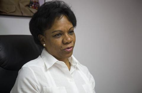 PresidenciaCuba's tweet photo. La Vicepresidenta @InesMChapman sostuvo que ambos médicos se encuentran bien.
“Nuestro pueblo puede estar seguro que la dirección del Partido y el Gobierno dedica a este tema una atención permanente" y la prioridad es su regreso sanos y salvos.
#Cuba🇨🇺 
https://t.co/lIx6BrM6uZ https://t.co/nMOwtV7GOE