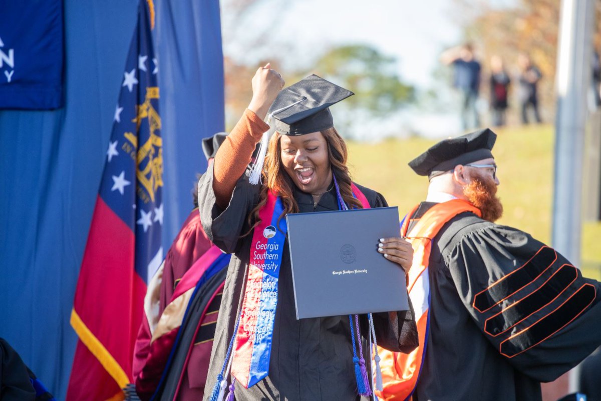 GeorgiaSouthern's tweet photo. Check out scenes from #GSGrad19: https://t.co/vXqPoSzMAg https://t.co/5SUZ9qiYEG