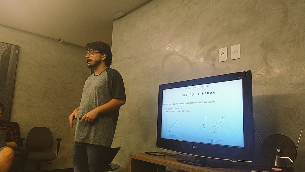 pydatabh's tweet image. PyData BH - Edição 33. Gabriel da Maio, falando sobre algoritmos de Gradient Boosting Trees #pydata #gradientboosting #bancoSemear