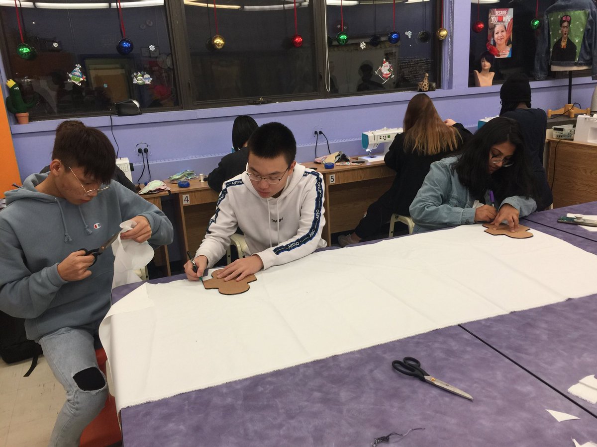 AnoMagnifico's tweet photo. ⁦@UnitedWayWpg⁩ ⁦@nmcLRSD⁩ ⁦@louis_riel_sd⁩ ⁦@LRSDcareerdev⁩ #sewforacause #reusablehygienepads #MakingADifference #community https://t.co/LzNIifam2P