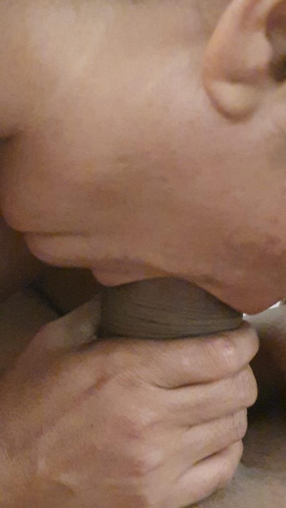 Ywrri1's tweet photo. Casadinha com boca toda cheia de rola enquanto corno olha ela se deliciando de outra rola 😈  vídeo na DM addc bebês https://t.co/hHs24vfNqf
