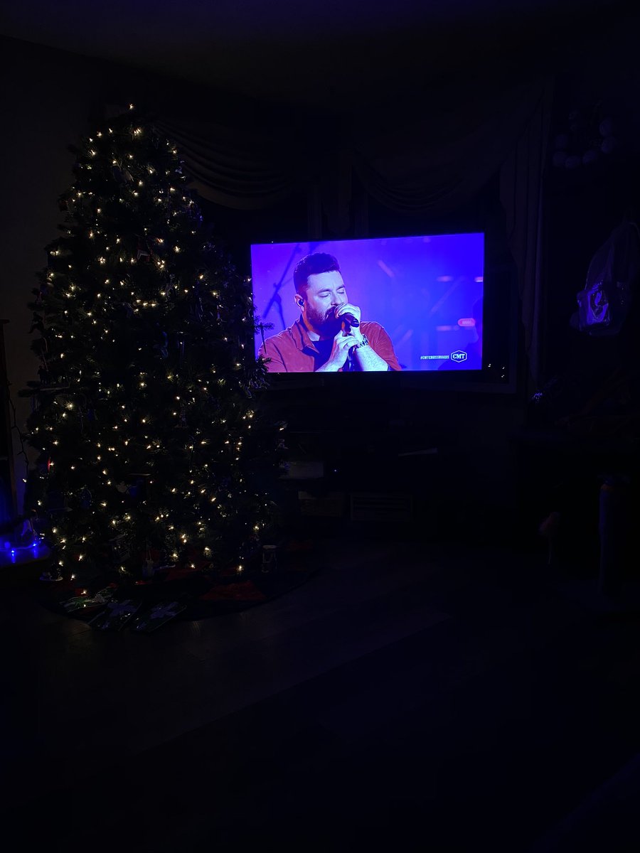 auwatson3's tweet photo. @ChrisYoungMusic I’ve watched this probably 100 times since Friday night! ❤️ https://t.co/pdCXFD3ctY