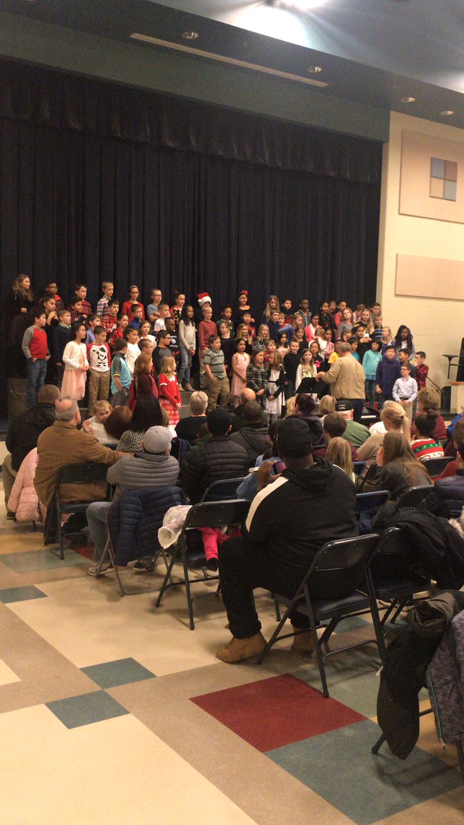 DBlasingame12's tweet photo. 4th Grade “Stars” musical @12thStreetJags ! #ONEteamONEdream #12thnextlevel https://t.co/yMh757v1MQ