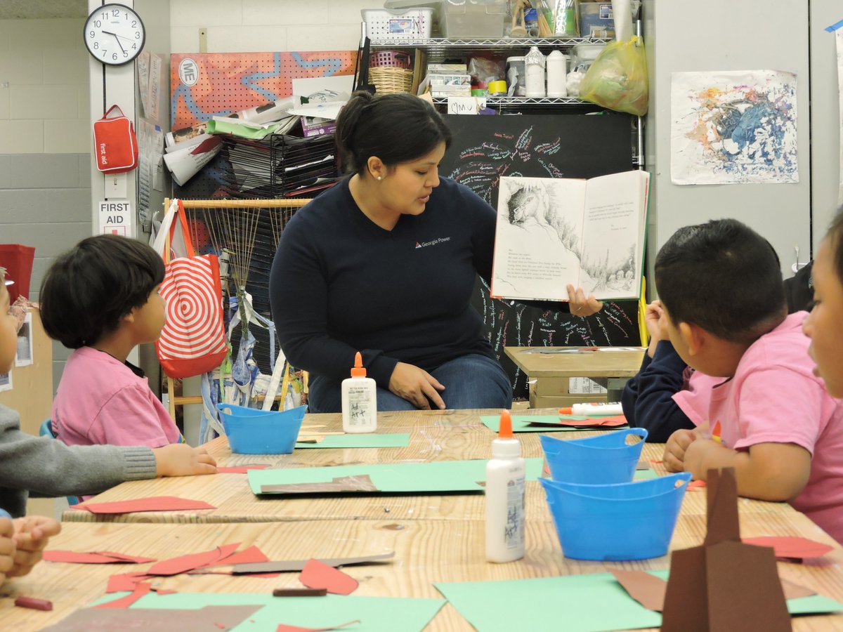 lnpusa's tweet image. This past Saturday Dec. 14th, Los Niños Primero had the pleasure of having @georgiapower volunteers come read and decorate holiday cookies with our students! Ms. Claus made an appearance as well! Thank you Georgia Power! 
#gapowerfulservice