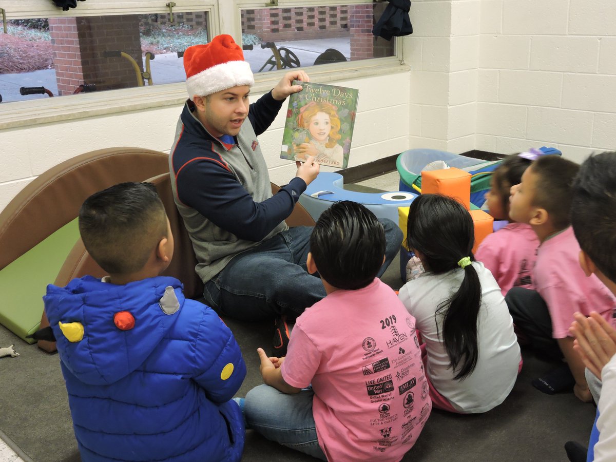 lnpusa's tweet image. This past Saturday Dec. 14th, Los Niños Primero had the pleasure of having @georgiapower volunteers come read and decorate holiday cookies with our students! Ms. Claus made an appearance as well! Thank you Georgia Power! 
#gapowerfulservice