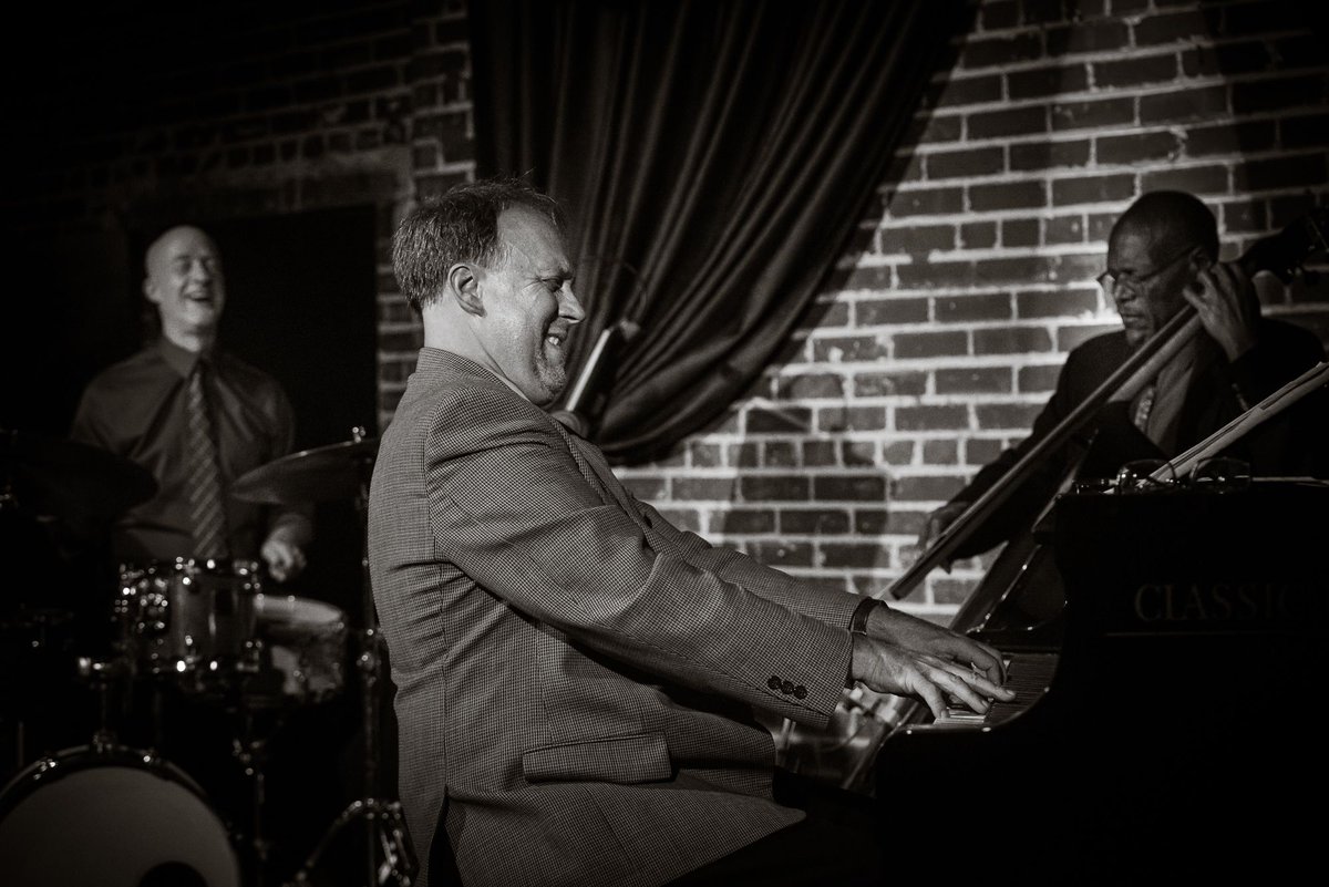 Just a few seats left for the holiday shows lead by Drew Morell. Reserve online: buff.ly/2Ivt3Hm