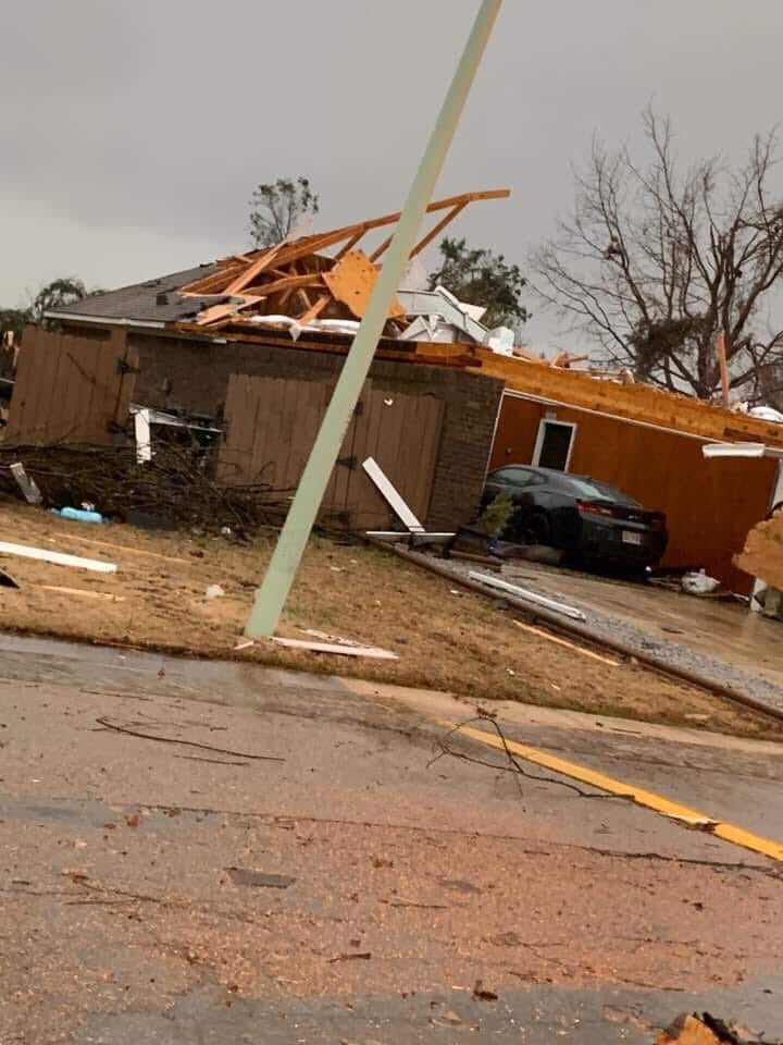 MetalGamer36's tweet photo. Phots from Guntown Hills via Lissa Kester @WCBIWEATHER @JoelYoungTV @matt_laubhan @jacobdickeywx @WeatherManKG @WTVAWeather @NWSMemphis https://t.co/KRpAWfuKgH