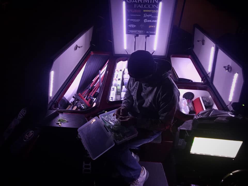 christiefishing's tweet photo. Bass boat or space shuttle 🎣🛸 @RangerBoats • @thmarineteam • @FalconRods #latenightprep #bluewaterled #bassfishing https://t.co/iMLhn7rycM