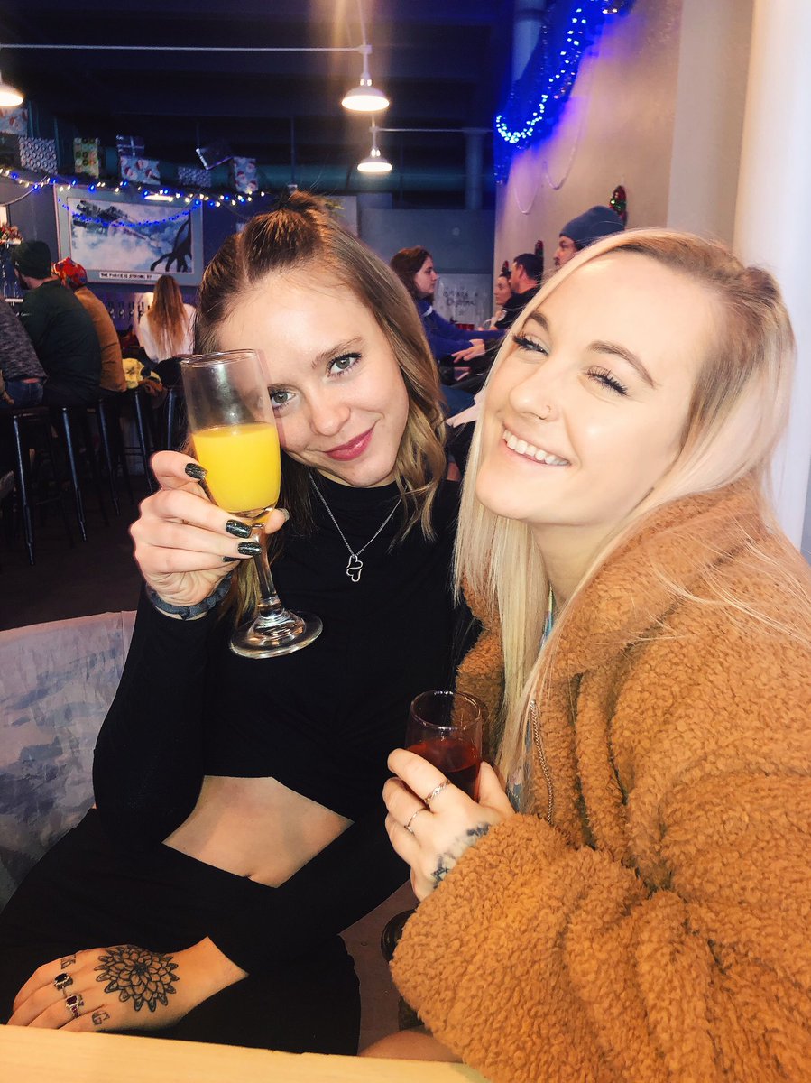 the B Davis to my P Sawyer #bottomlessmimosas #biiiigbrunchgirlzzzzz 👯‍♀️🥂