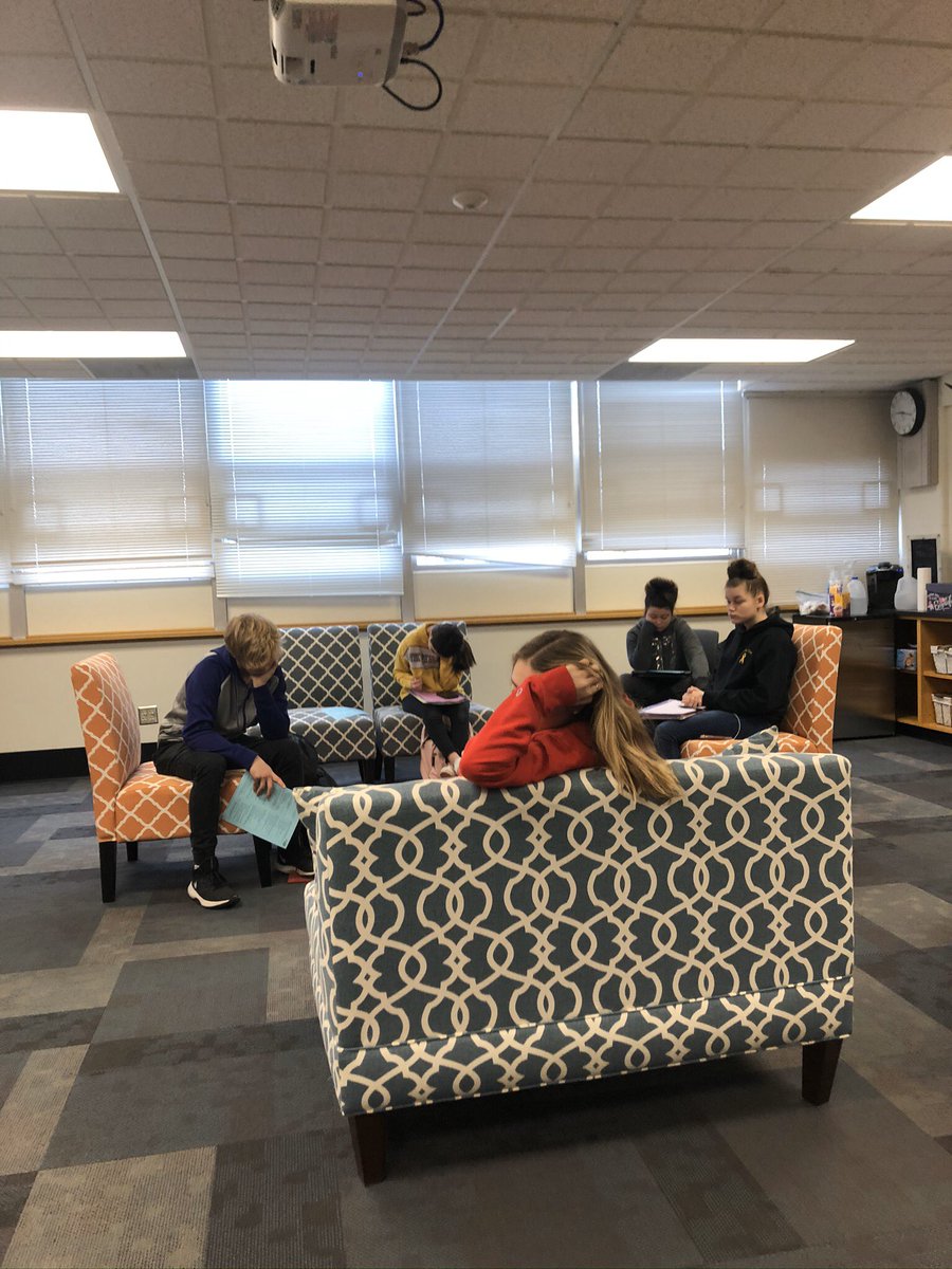 bhstechcoach1's tweet photo. The awesome Peggy Arbuckle spoke to my advisory kids about classes in the @Bloomington_ACC  I had a couple kids ask if they could get forms! Love that our Advisory is opening doors for kids! Thanks @BHS_LMC  and MTSS team for all your hard work planning https://t.co/Xcx0EvZsCu