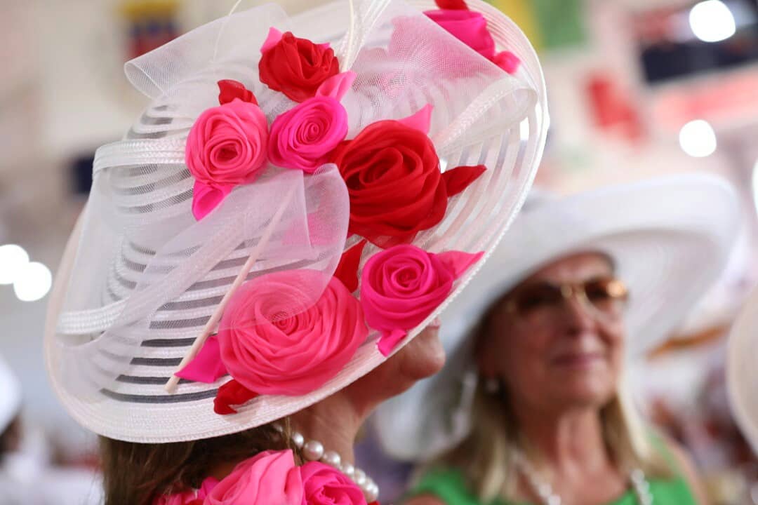 royalstluciatc's tweet photo. Something that you would not miss during the race day: ladies with their fascinators and hats!

#CECF #royalsaintluciaturfcub #pitonscup https://t.co/m5SHgkCTM2
