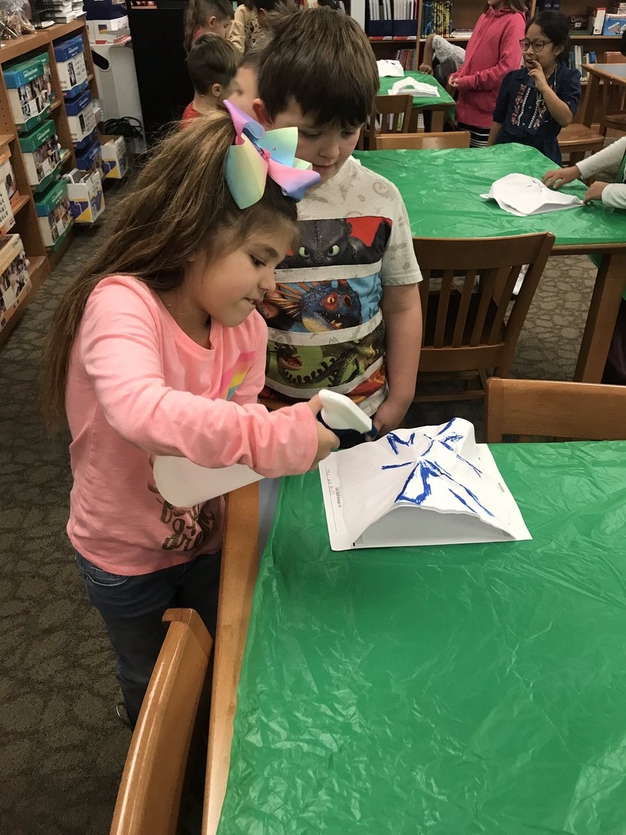 cartmellcatt's tweet photo. We created models of mountains to help us understand how rivers are created. It was super fun spraying our own “rain”. #2ndgrade #mightymonday #mysteryscience #earthsciencerocks #cartmell2020 https://t.co/sq2vwC2rgv