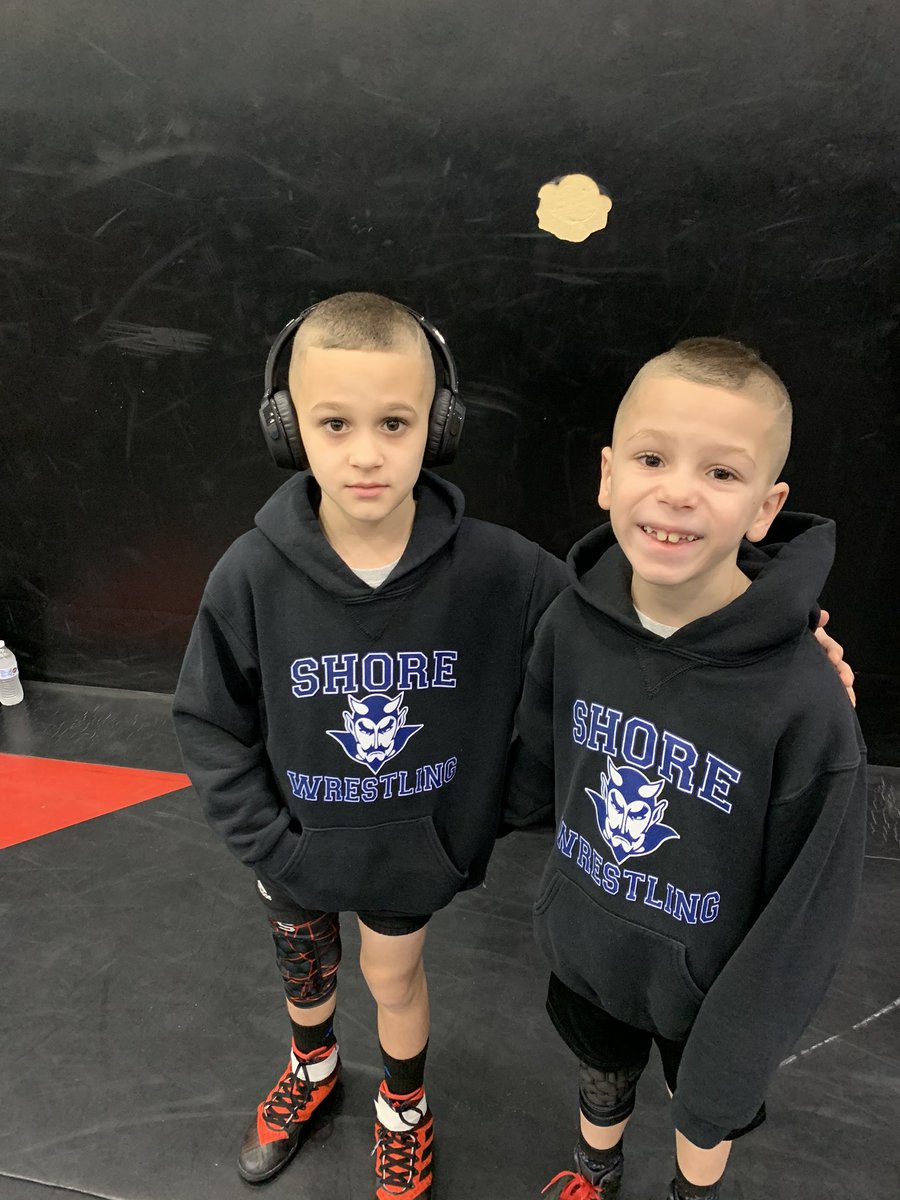 Tom_Ross42's tweet photo. Loving that wrestling season is here. #shorewrestling #triumphtrained https://t.co/7A3yT0fBME