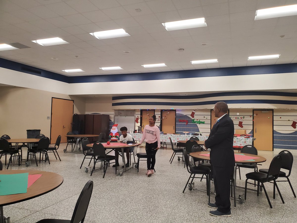 GEARUP_SISD's tweet photo. Cocoa and cookies with the @KingHSPanthers Principal, Dr. Brooks. Thanks to the @khsppto for all your hard work! @SheldonISD @Sheldon4AVID https://t.co/5dC5SareCI