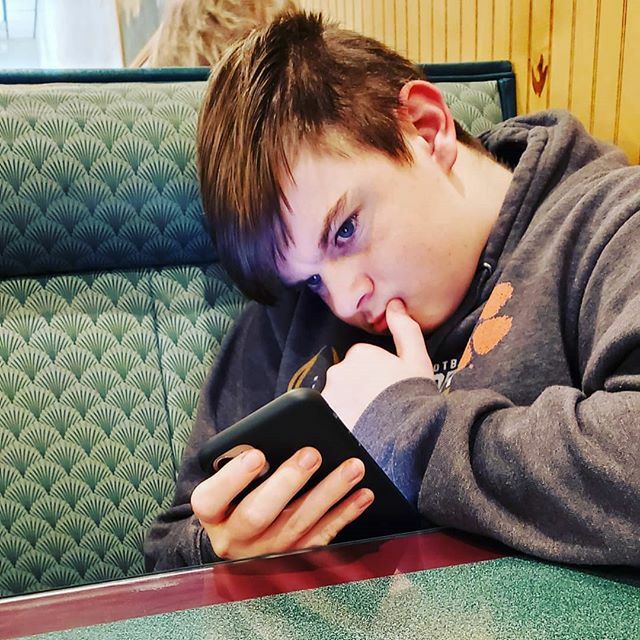 jmoon1630's tweet photo. Somebody is ill tonight. I guess Santa is gonna take back some gifts. https://t.co/RW5Wq4vp7F https://t.co/GoowhlTKLj
