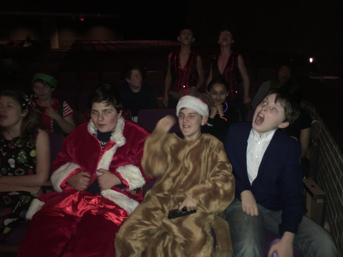 LlmsUil's tweet photo. Holiday Talent Show fun! ⁦@LLMSLynx⁩ #breakalegandfly https://t.co/CpehUTMLX1