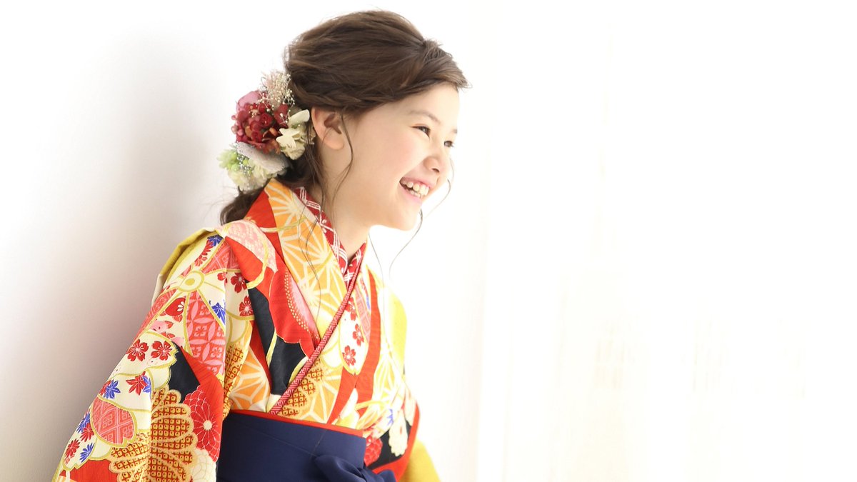 STUDIOARC_KIDS's tweet photo. ＼ジュニア袴 在庫一掃SALE開催／
今なら期間限定で【30％OFF】に♪
卒業式・卒園式にぴったりですよ😊
▼詳しくはこちら
https://t.co/AZ4gmGfADb
#卒業式　#卒園式　#ジュニア袴　#キッズ袴　#スタジオアーク https://t.co/JUWK9fTUQV