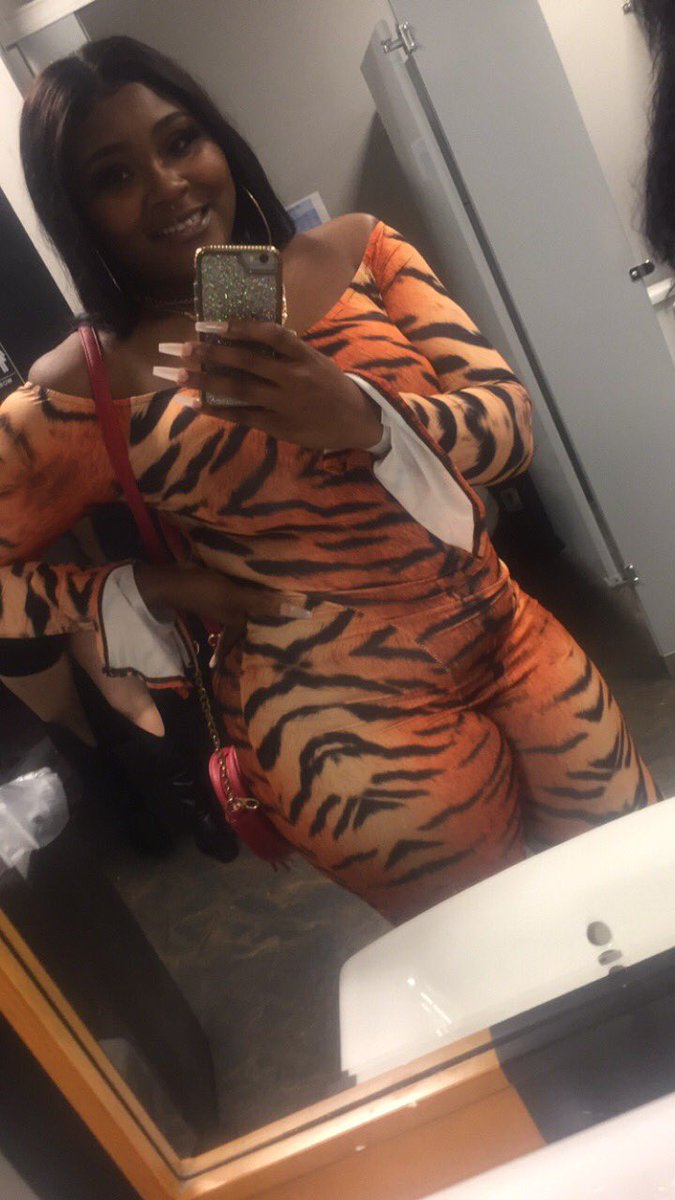 KeebraTaylor's tweet photo. 🥰😍 #bigfineenergy https://t.co/VvwWjq3Nzd