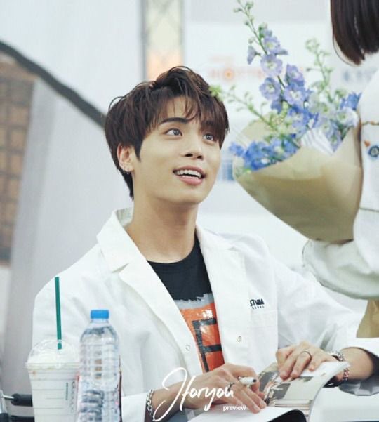 DaniArmy1303's tweet photo. Eres un angelito, una nubecita, una estrellita, un dinosaurio, un amanecer, un atardecer, eres y por siempre serás mi Jjong, mi pequeñito.
Te amo y te extraño, siempre juntos hasta el final, mi voz volará y llegará hasta donde tú estés.💎☁️
#JONGHYUN #SHINee #5members https://t.co/smZz4Nb9Ks