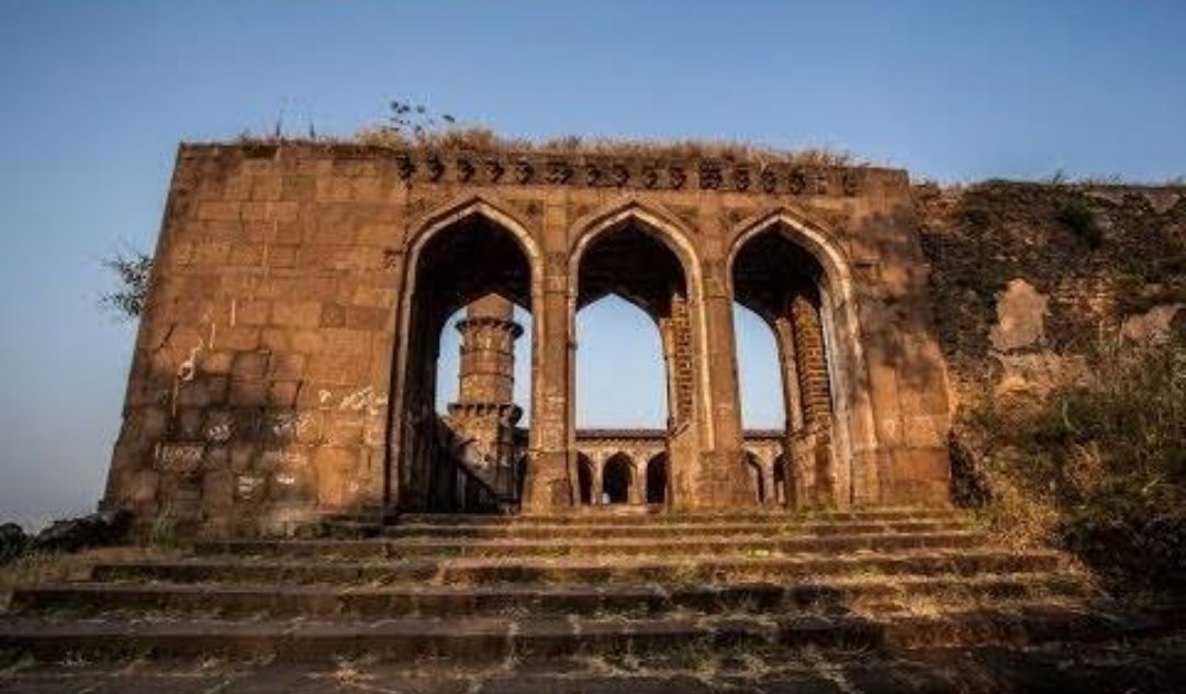 After some earlier refusal he accepted the overture. He was unable to face the large forces of Humayun. After Adil Khan, Bahadur Khan who was his son, refused the rule of Akbar and announced full governance on the fort . Unfortunately he was defeated by Akbar