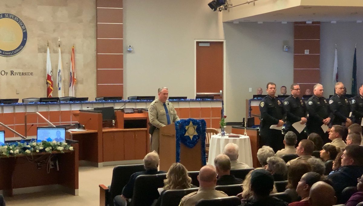 Bill__Dance's tweet photo. Riverside County Blue Light Ceremony remembering those officers who made the ultimate sacrifice. I was honored to read the names of fallen heroes including CHP Sgt. Steve Licon and CHP Officer Andre Moye Jr. #BlueLightCeremony https://t.co/kV2qDQIG2P