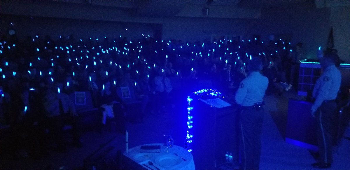 Bill__Dance's tweet photo. Riverside County Blue Light Ceremony remembering those officers who made the ultimate sacrifice. I was honored to read the names of fallen heroes including CHP Sgt. Steve Licon and CHP Officer Andre Moye Jr. #BlueLightCeremony https://t.co/kV2qDQIG2P