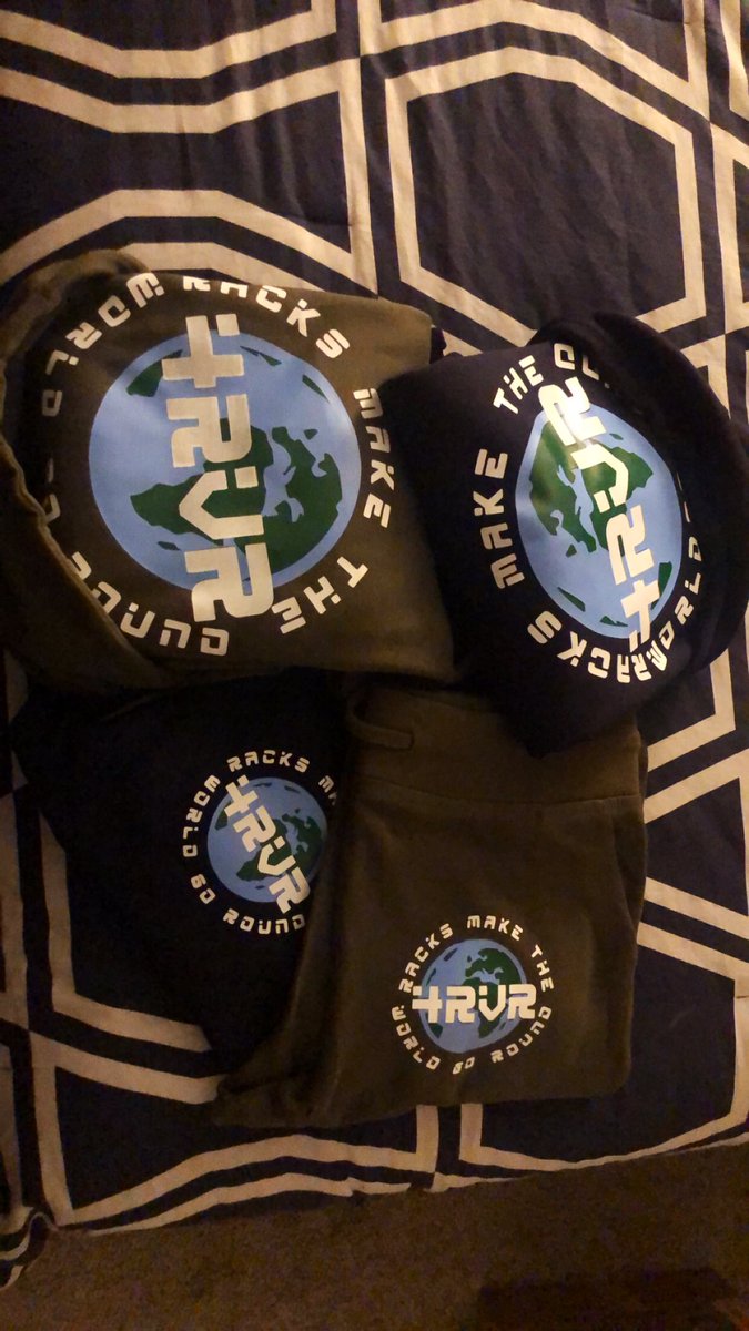 4RVRUNiverse's tweet photo. #RacksMakeTheWorldGoRound 💰🌍💫

Navy blue &amp; military green sweatsuits for a couple of customers. Place ya orders in the dm. 

#4rvruniverse 🪐🌍💫
#4RVR 🐘💙 https://t.co/ROcRoSWgzE