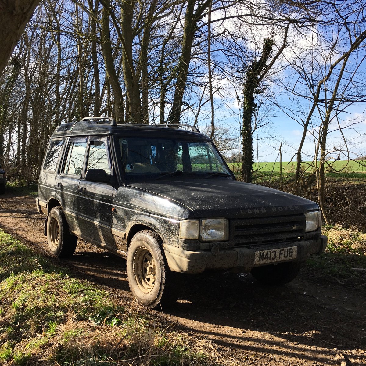 garage90uk's tweet photo. Just love a drive in the country ... 🎄🌻🌳🌴

#greenlaning #discovery1 #landrover #classiccar #landroverdiscovery #4x4 #4x4offroad #classiclandrover #roverv8 #disco #disco1 #landroverlove #offroad4x4 #overland #overlanding #explore #explorer #mudding #getlost #suffolk #thetford https://t.co/t0p9kNwSrM