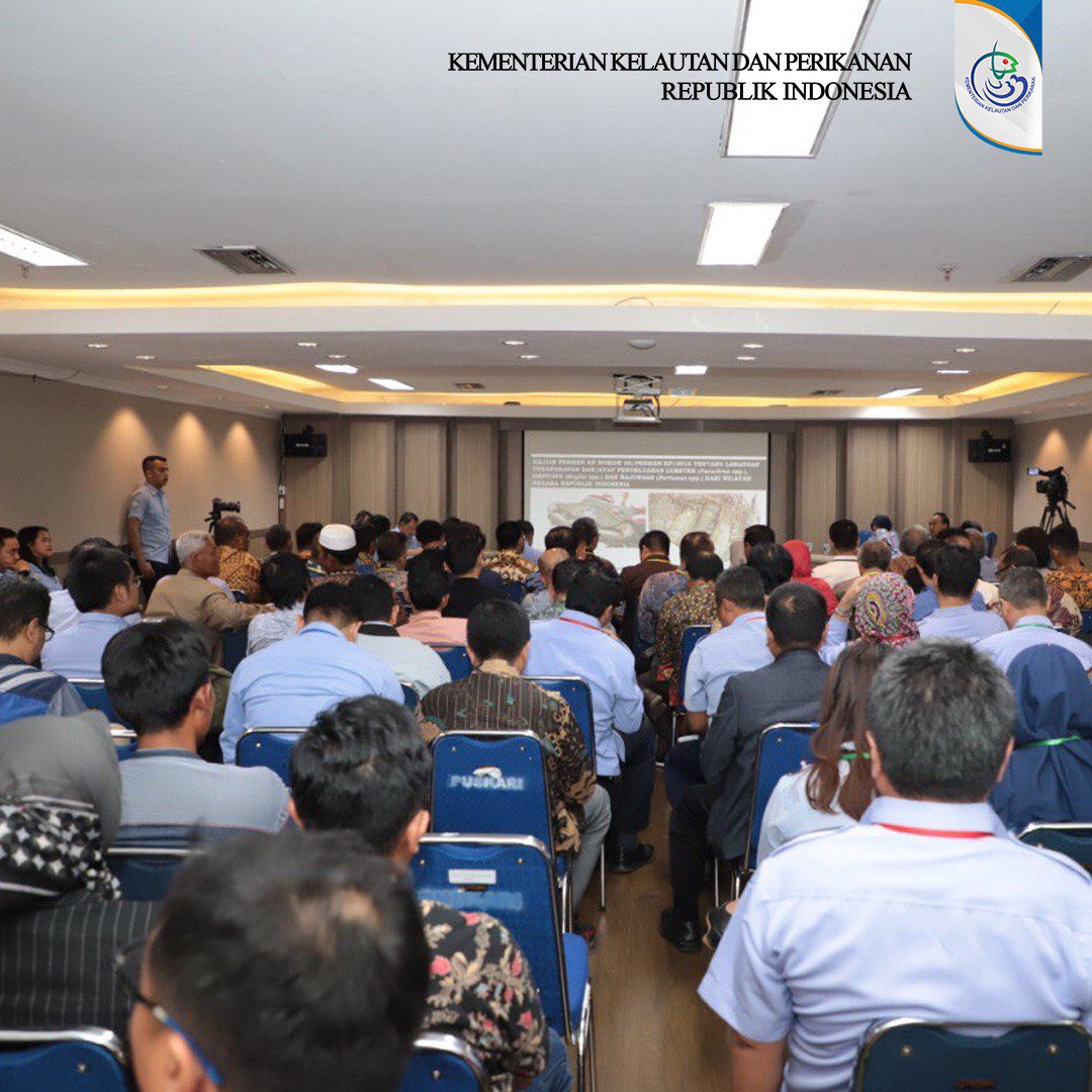 kkpgoid's tweet photo. 3. Saat ini KKP mengkaji kebijakan pemanfaatan BL bersama para pemangku kepentingan &amp; para pakar/ahli (peneliti &amp; akademisi), serta meminta masukan &amp; saran para pelaku usaha dgn memperhatikan aspek keberlanjutannya di alam &amp; keberlangsungan ekonomi nelayan.

#LindungiLobsterKita https://t.co/YN2lOIVeKe