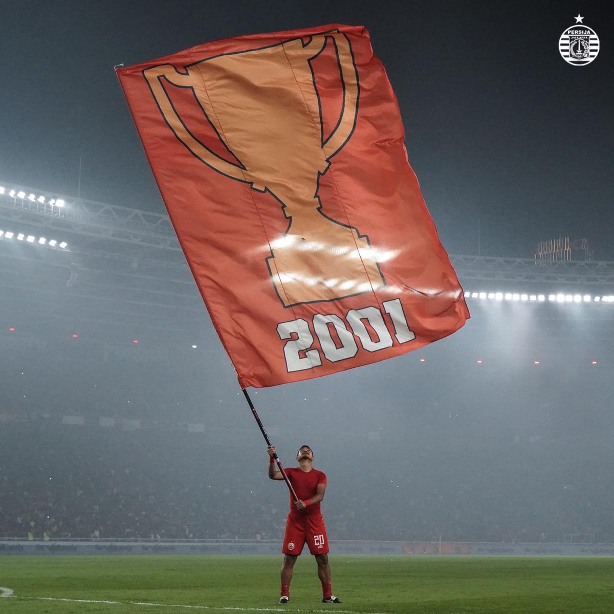 Persija_Jkt's tweet photo. Satu-satunya pemain yang tersisa dari skuat yang menggenapkan satu bintang di atas lambang. ⭐🏆🔴

#PersijaDay #LagaPamungkas #PersijaJakarta https://t.co/UIbeUCXyyn