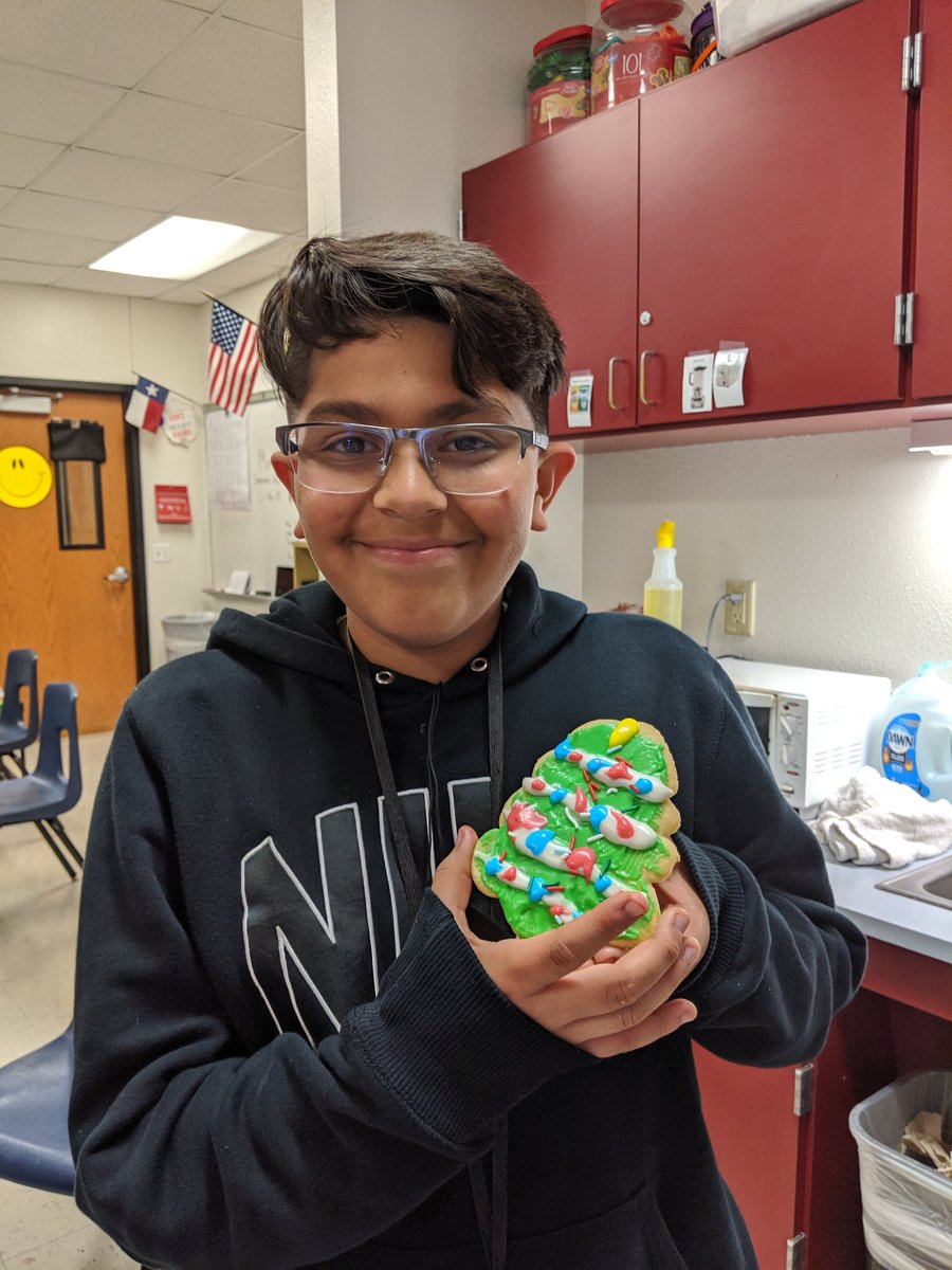 COFDurham's tweet photo. Cookie decorating contest success! 🙌👩‍🍳👨‍🍳 @DurhamMS https://t.co/AK9LC15QcK
