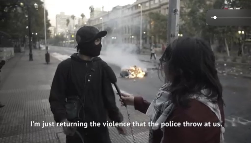 RomperElCerco's tweet photo. #Chile Pinochet’s dictatorship never went away: repression, murders, torture &amp; more are still happening today under @sebastianpinera’s “democracy”. For more, this second episode of @redfishstream in which I collaborated. All credits for @pvivancoguzman.
📹 https://t.co/uXItSIYxwO https://t.co/4tR0ugV374