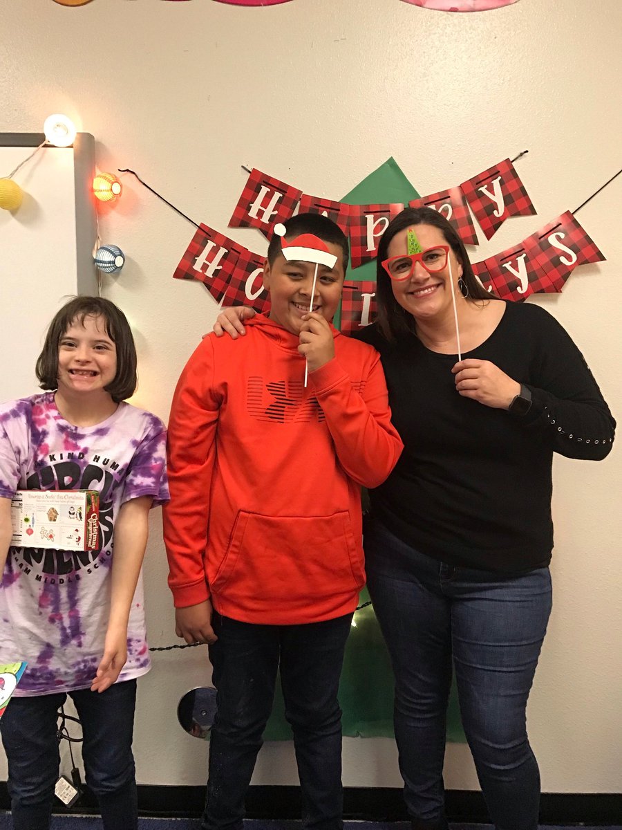 COFDurham's tweet photo. Photo booth fun at the #COFDurham holiday party! 📸 @DurhamMS https://t.co/liaacheyGJ