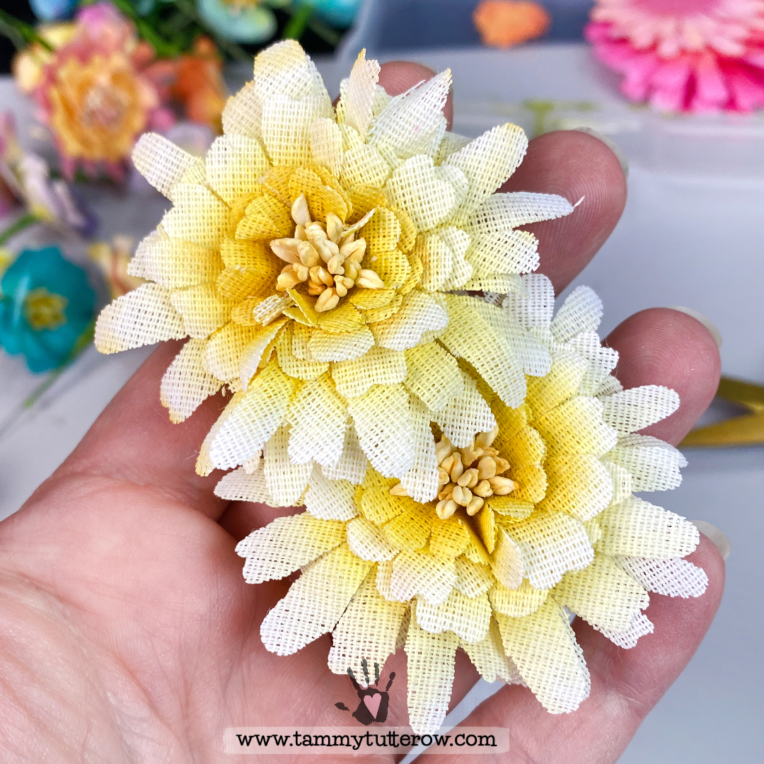 tammytutterow's tweet photo. I must have flowers, always and always.
-Claude Monet
🌼❤️🌼

Pretty much in love with how these sweet daisies turned out.

#tammytutterow #tammytutterowdesigns #handmadeheartfelt #mixedmedia #handmadeflowers #handpainted https://t.co/IQMtRdIa8e