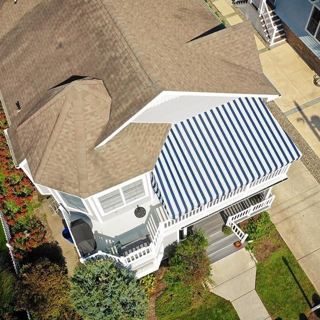 miamicorp's tweet photo. Repost via Tempotest USA on Instagram: “A beautiful covered deck by Berges Trenton Awning. The new addition blends smoothly with the house's style while also enhancing the look…”

#house #residentialdesign #deck #covereddeck https://t.co/Eve5O3zZ1R https://t.co/N83pYsFDne
