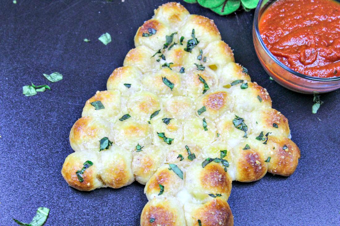 thisolemom's tweet image. This Christmas Tree Pull Apart Bread is an easy appetizer to serve at any Christmas gathering.

FULL RECIPE HERE: thisolemom.com/christmas-tree…

#Christmas #pullapartbread #holidayparty #appetizer