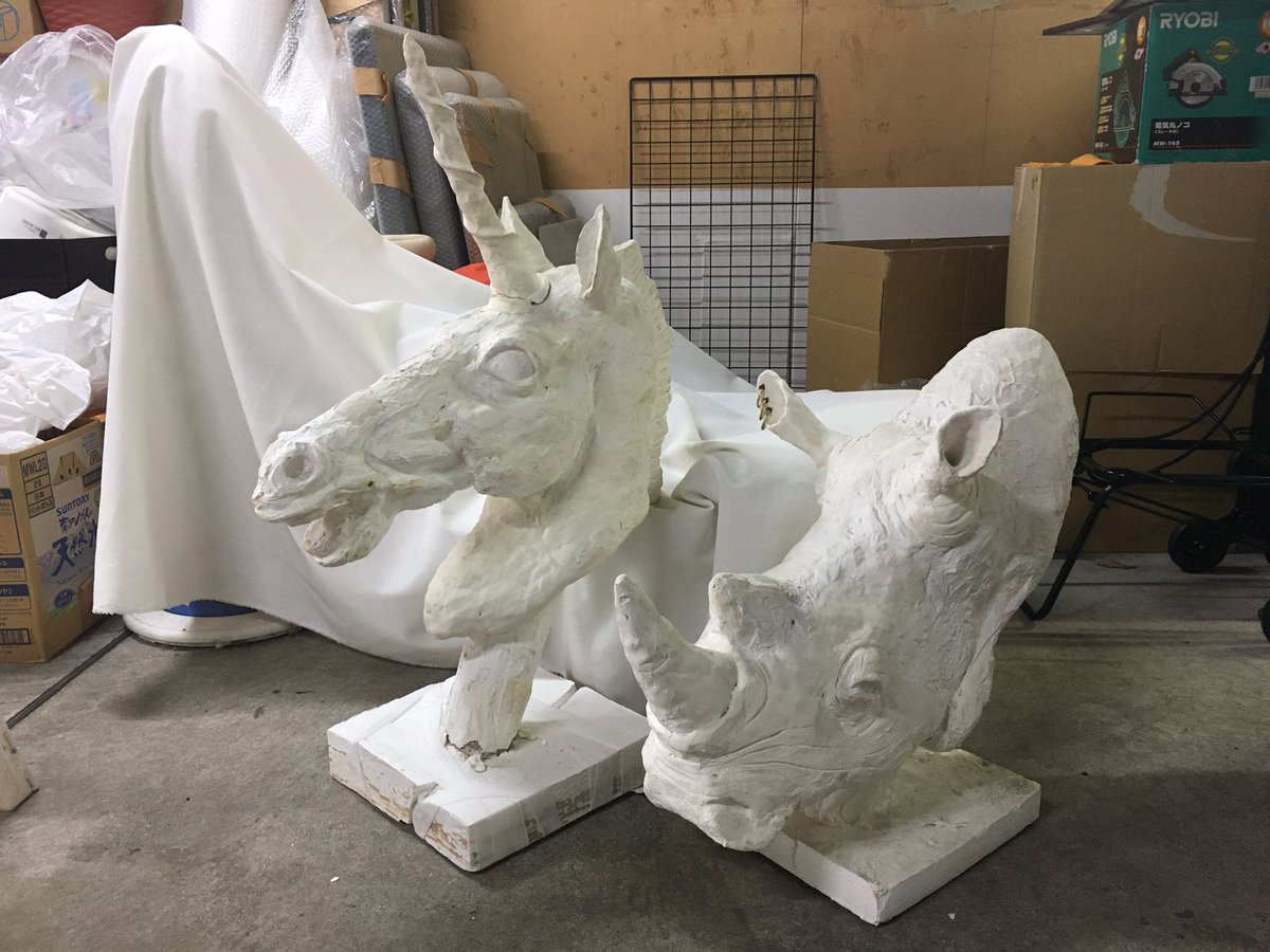 kawashiki's tweet photo. 以前、什器として作った、ユニコーン🦄とサイ🦏。新しい工房に置きたいけど、かなりリペアしてあげないとダメみたい… https://t.co/5XZ0wjxqdR
