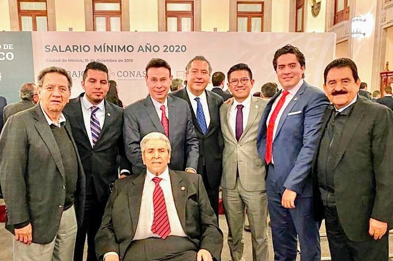 CTMPuebla's tweet photo. Agradece el Señor Presidente @lopezobrador_ 🇲🇽 a Empresarios y Sindicatos, Apoyo para Lograr este Incremento del 20% Directo al Salario Mínimo: "Hoy es buen día, estoy consciente de que falta mucho pero vamos retomando el camino hacia progreso con justicia" Afirmó. #YoSoyCTM 🇲🇽 https://t.co/sHcXypwQPI