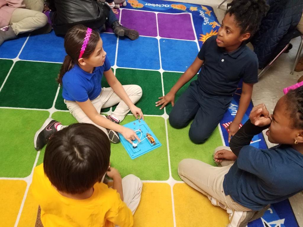 PriceOwls4th's tweet photo. Mrs. Megargel's and Mrs. Tucker's students collaborating to discover ways to start a motor using a circuit system. @PriceOwls https://t.co/cxLKoIWoRB