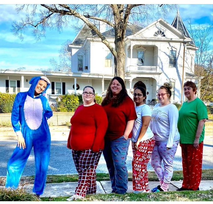 Me and ladies who work behind the scenes getting our active duty and DPAA military personnel home after<a href="/tag/rj"class="tags"><span>#rj</span></a><a href="/tag/bb8"class="tags"><span>#bb8</span></a><a href="/tag/sphero"class="tags"><span>#sphero</span></a>