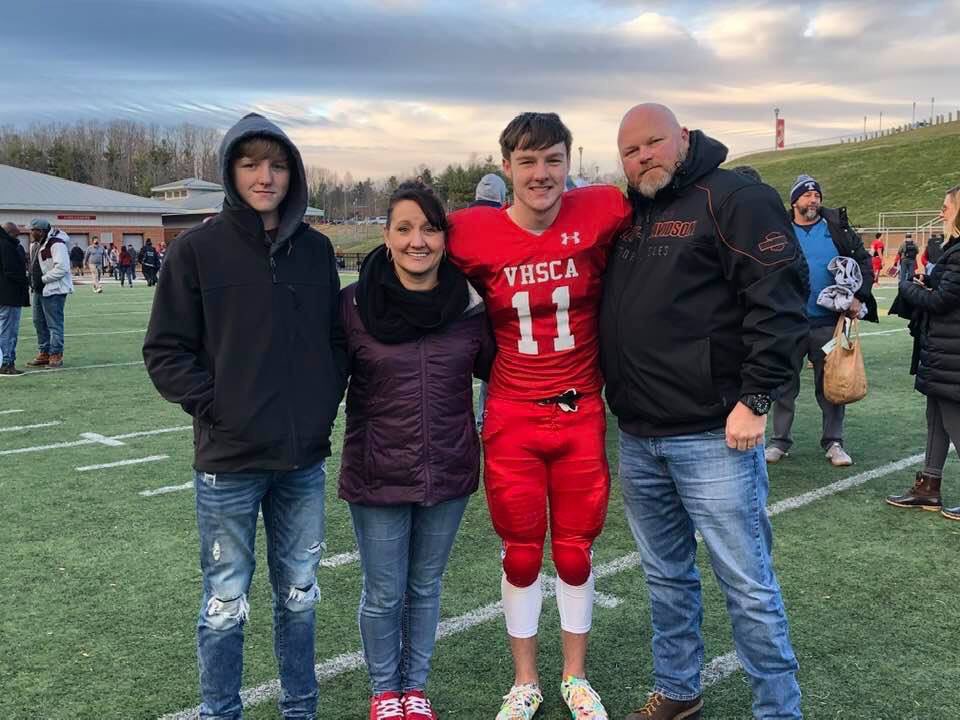 beale_wbeale's tweet photo. Big shoot out to my man Tyler Fenton for proudly representing the Floyd County Buffaloes well in the 2019 VHSCA All- Star football game. It has been a pleasure &amp; honor to coach you. The best is yet to come! #BuffaloPride, #FloydConty, #Baller. https://t.co/rFmcuG26mO