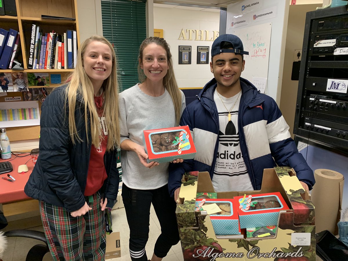 AshleyPitcher3's tweet photo. Some pictures from today we finished delivering the cookies!!! #feltlikesanta #jmsshpa12 proceeds are going to our school breakfast program! Thanks to the teachers who bought some holiday goods🎄🍬🎁 https://t.co/rdbI26n0PP