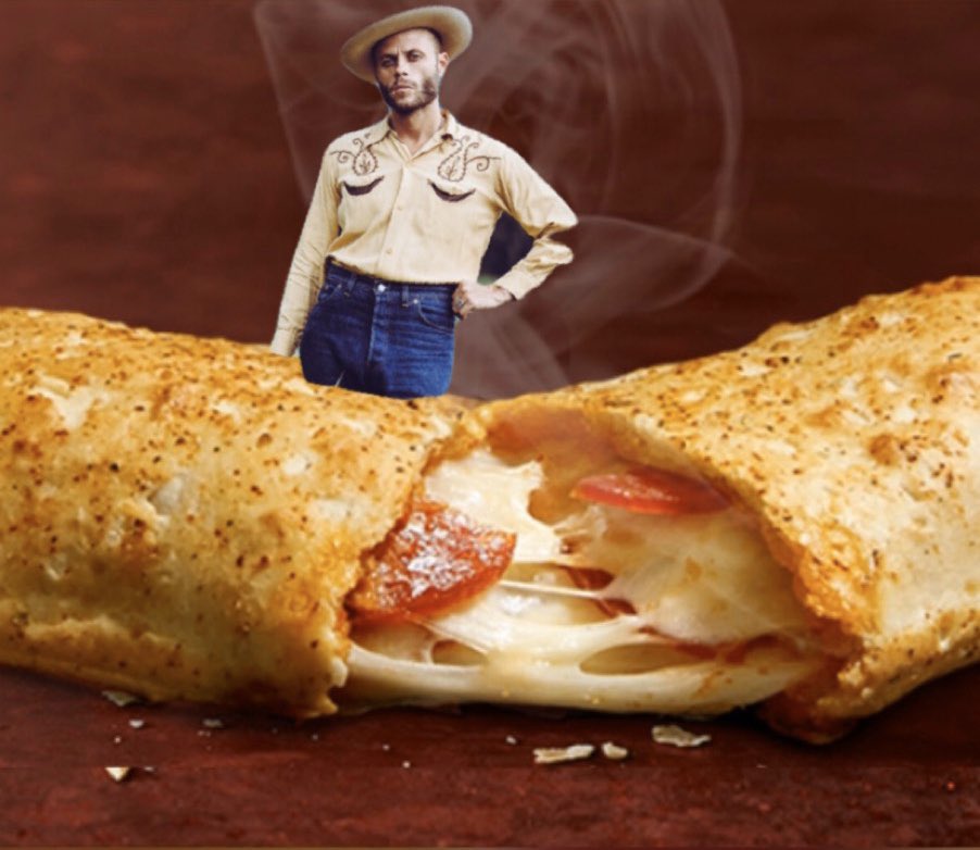 endpopcountry's tweet photo. You’ve heard of Elf on a Shelf, but have you ever seen..... https://t.co/b1HdZVqybY