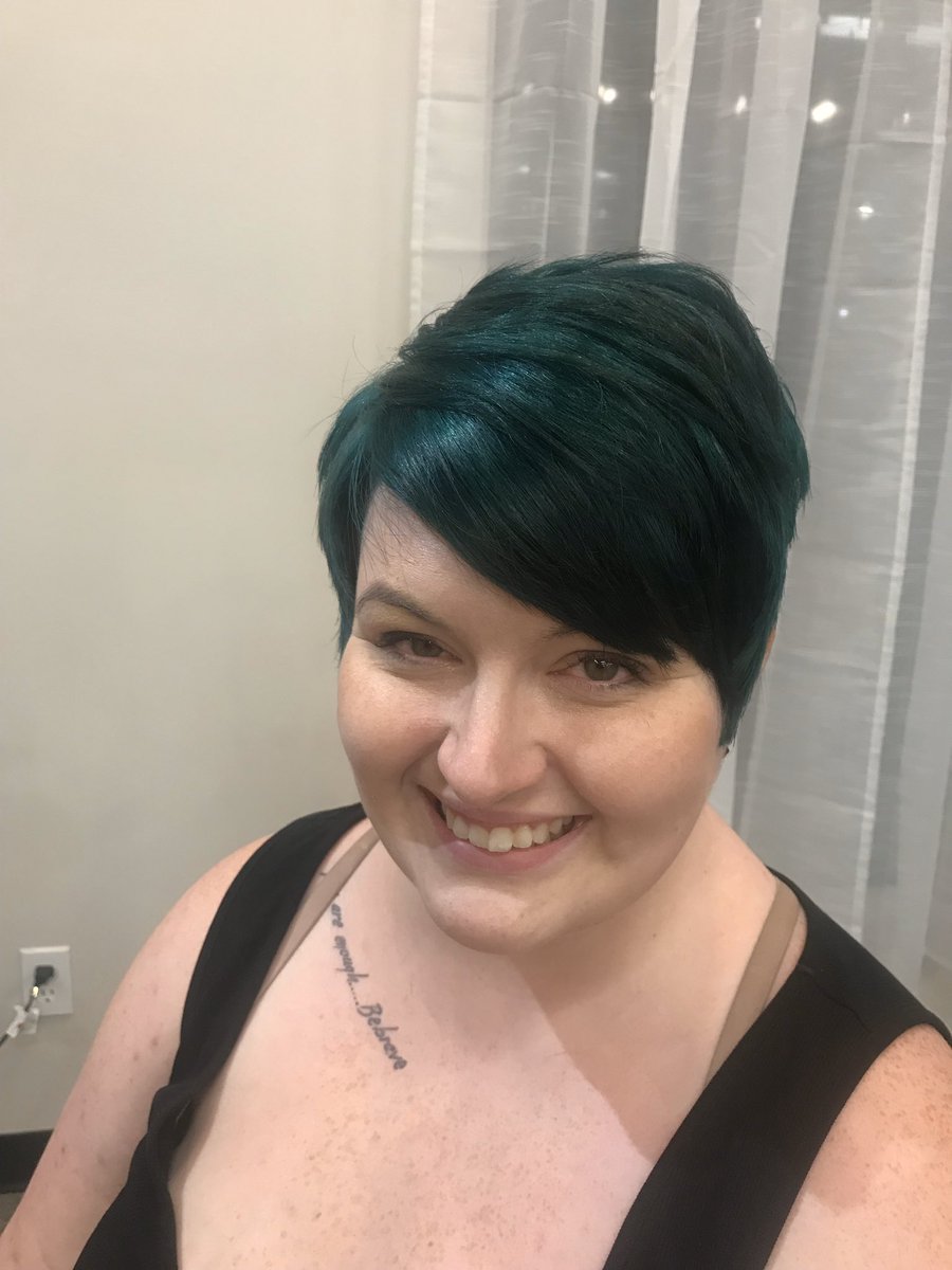 M_Jackson72's tweet image. Thank you to these 2 Ladies who ALWAYS make my day when they come for a visit! Thank you for having me do things that get me out of my comfort zone!! And taking my mind off things😊😊💞💕💞 @RealAmyD @krystal_safinuk 
#YQRHairLounge #CFLFamily 
#funcolors #beachwaves