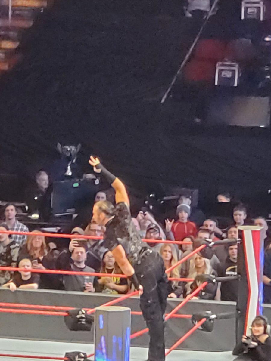 tshyde10's tweet image. Hit up some WWE tonight! @reymysterio @MATTHARDYBRAND #WWE #WWERaw #RawDesMoines #RAWTonight